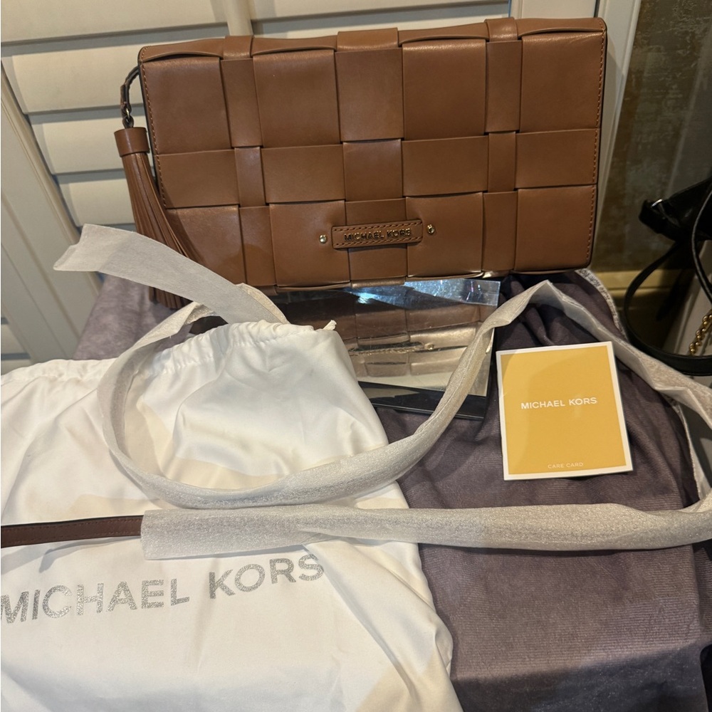 Michael Kors‎ Tan Woven Leather Vivian Crossbody or clutch Bag New - Picture 2 of 6